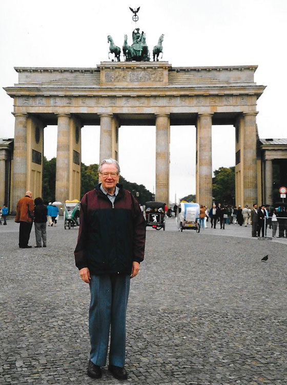 Dr. Irving J. Pflug in Berlin Dr. Irving J. Pflug in Berlin